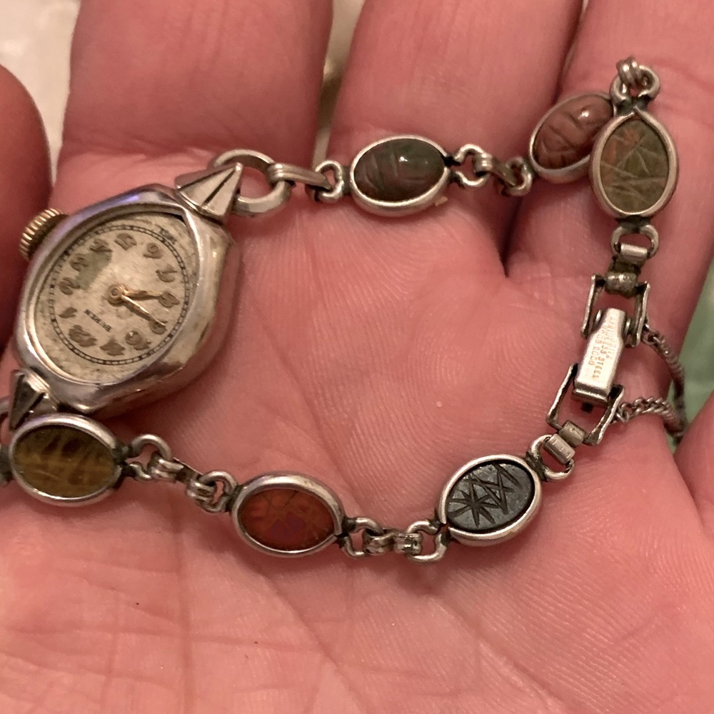 Newport 17 Jewels Scarab Watch - Running Mid Century